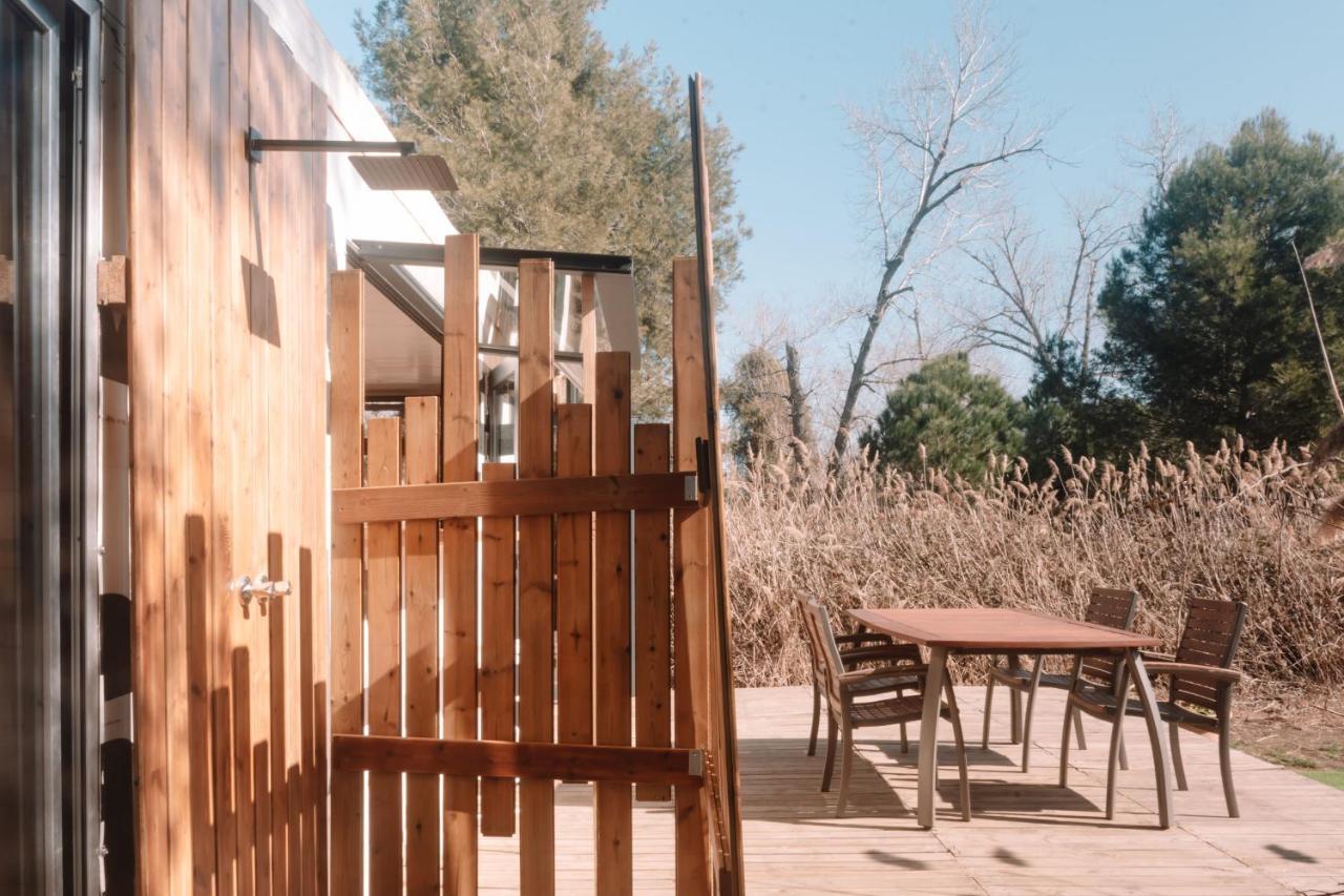 קסטלדפלס Cooltainer Retreat: Sustainable Coastal Forest Tiny House Near Barcelona מראה חיצוני תמונה